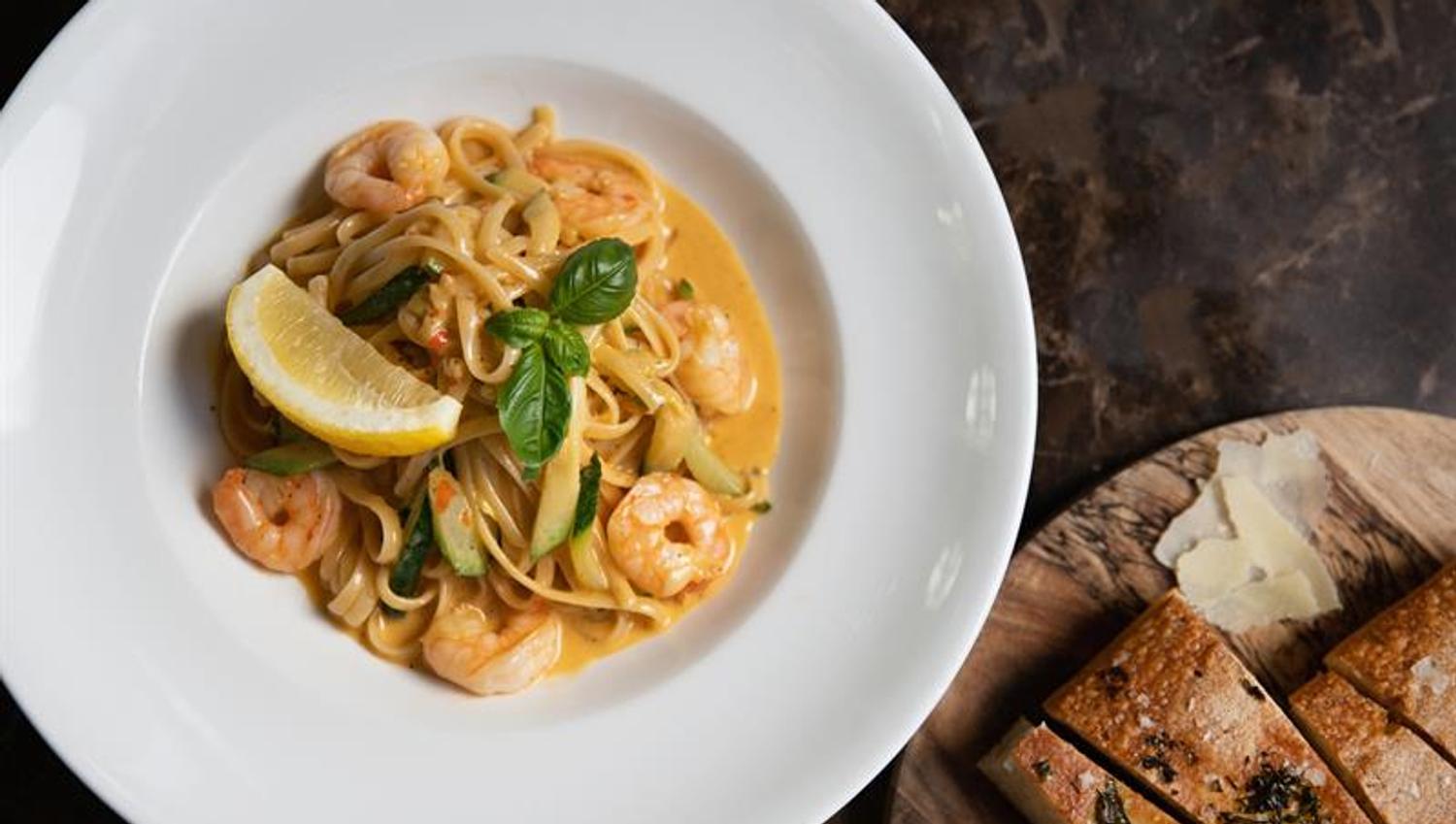 Pasta linguine al profumo di mare