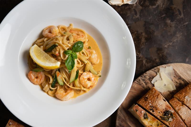 Pasta linguine al profumo di mare