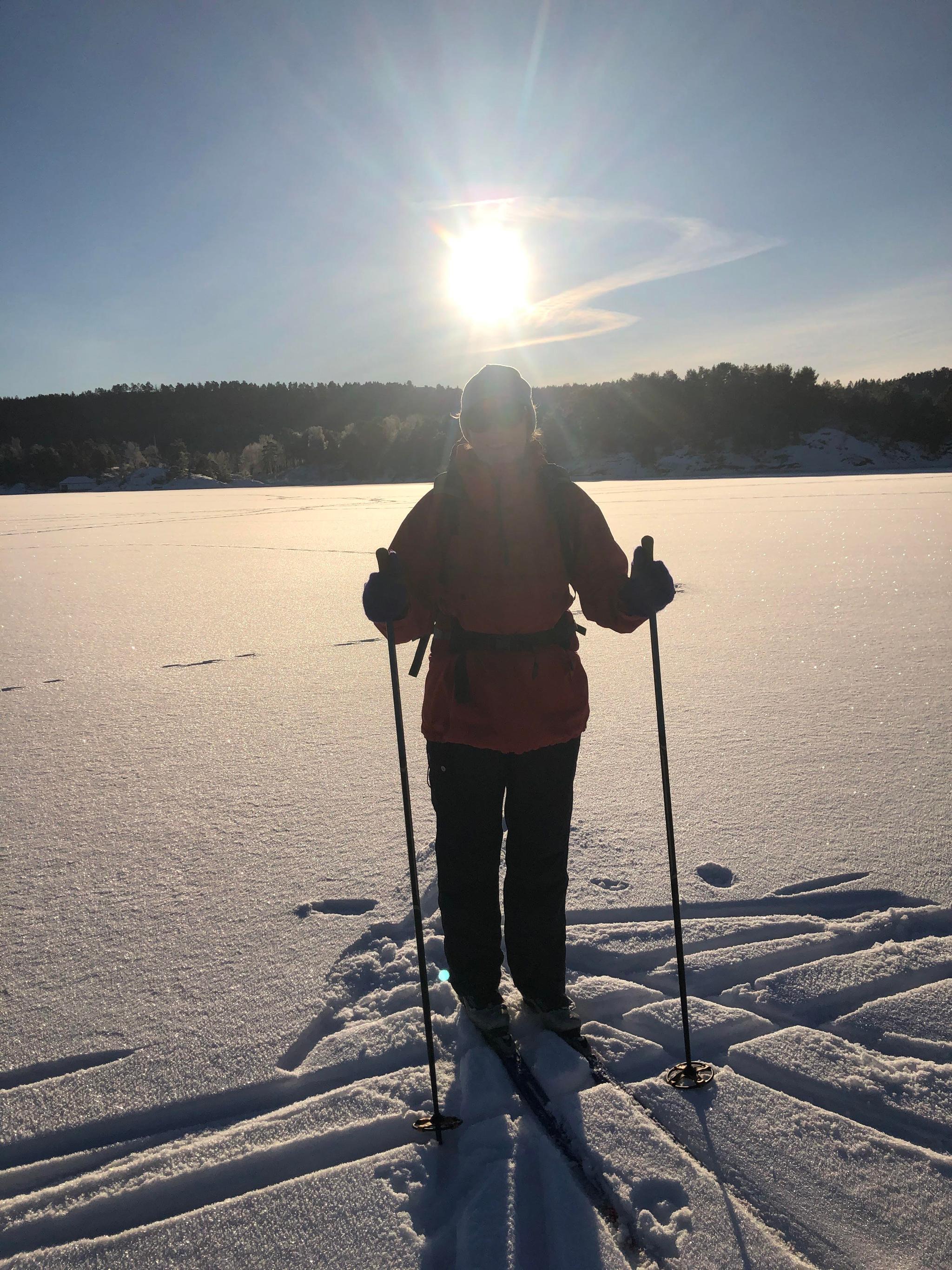 dame på ski