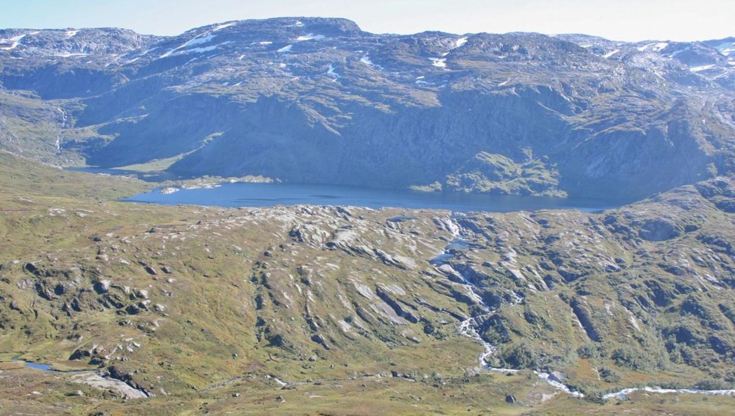 Tostølsvatnet sett frå litt avstand