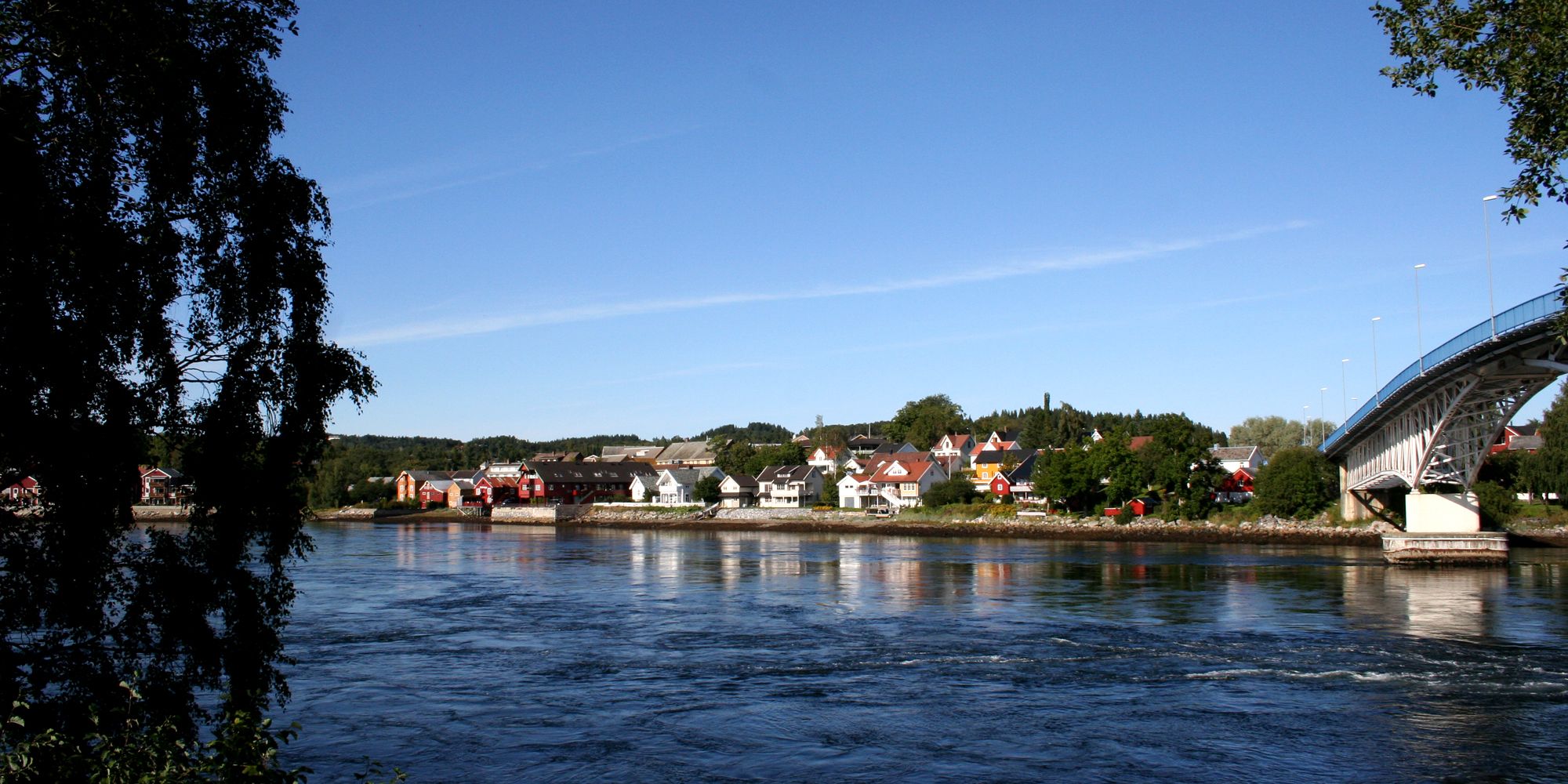 Ser over tidevansstrømmen til sentrum