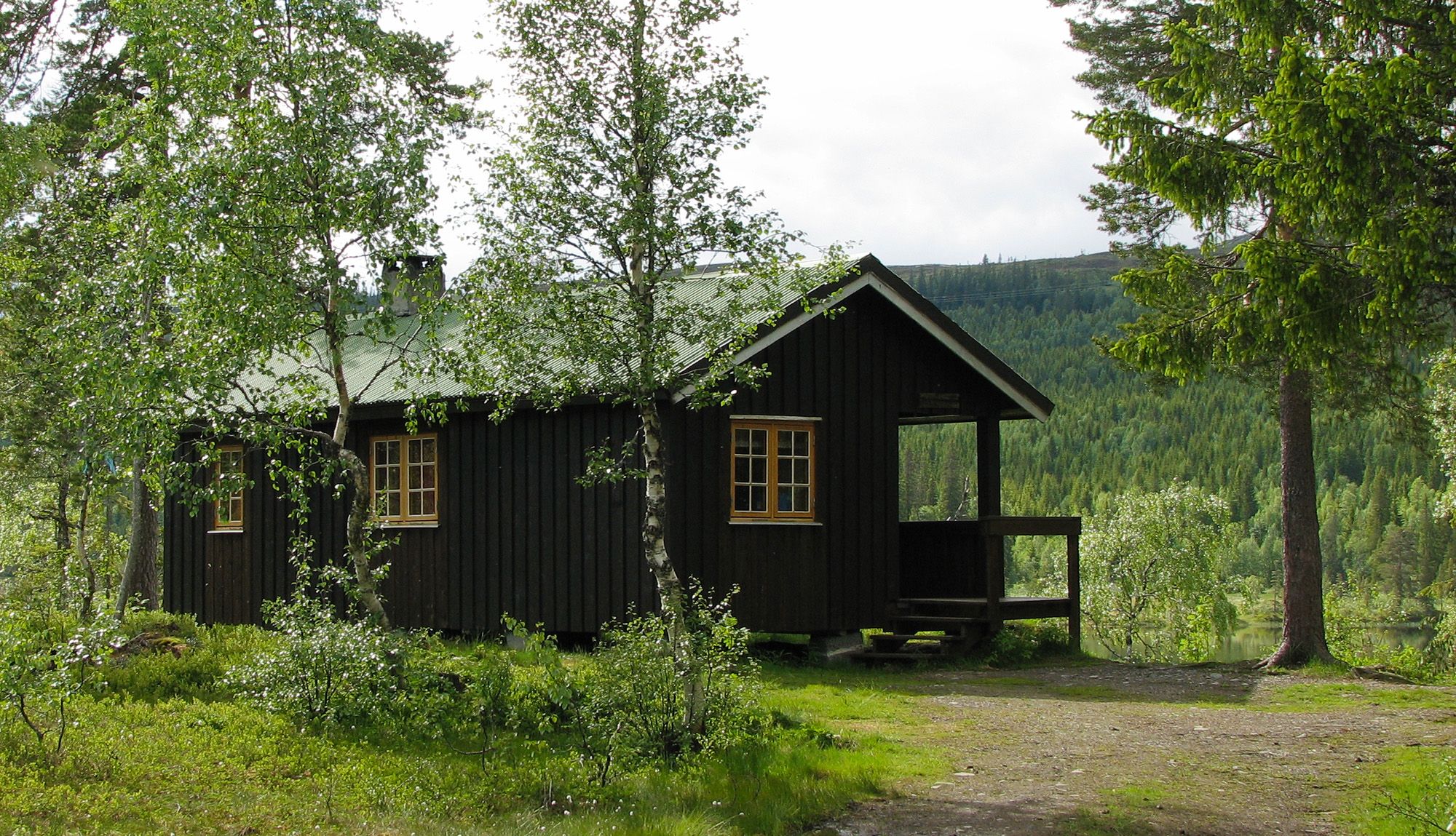 Roktsjøhytta cabin in summer
