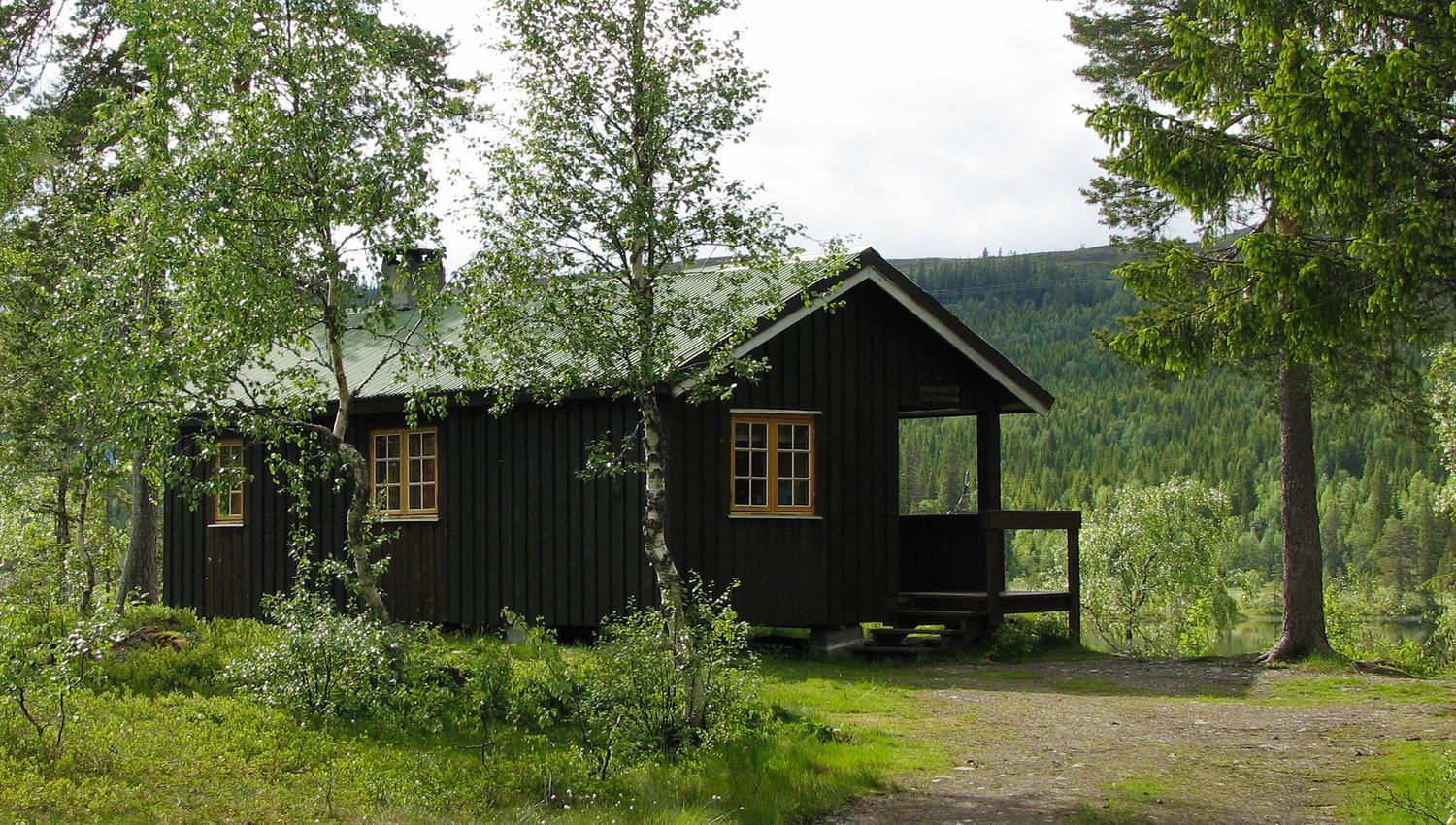 Roktsjøhytta cabin in summer