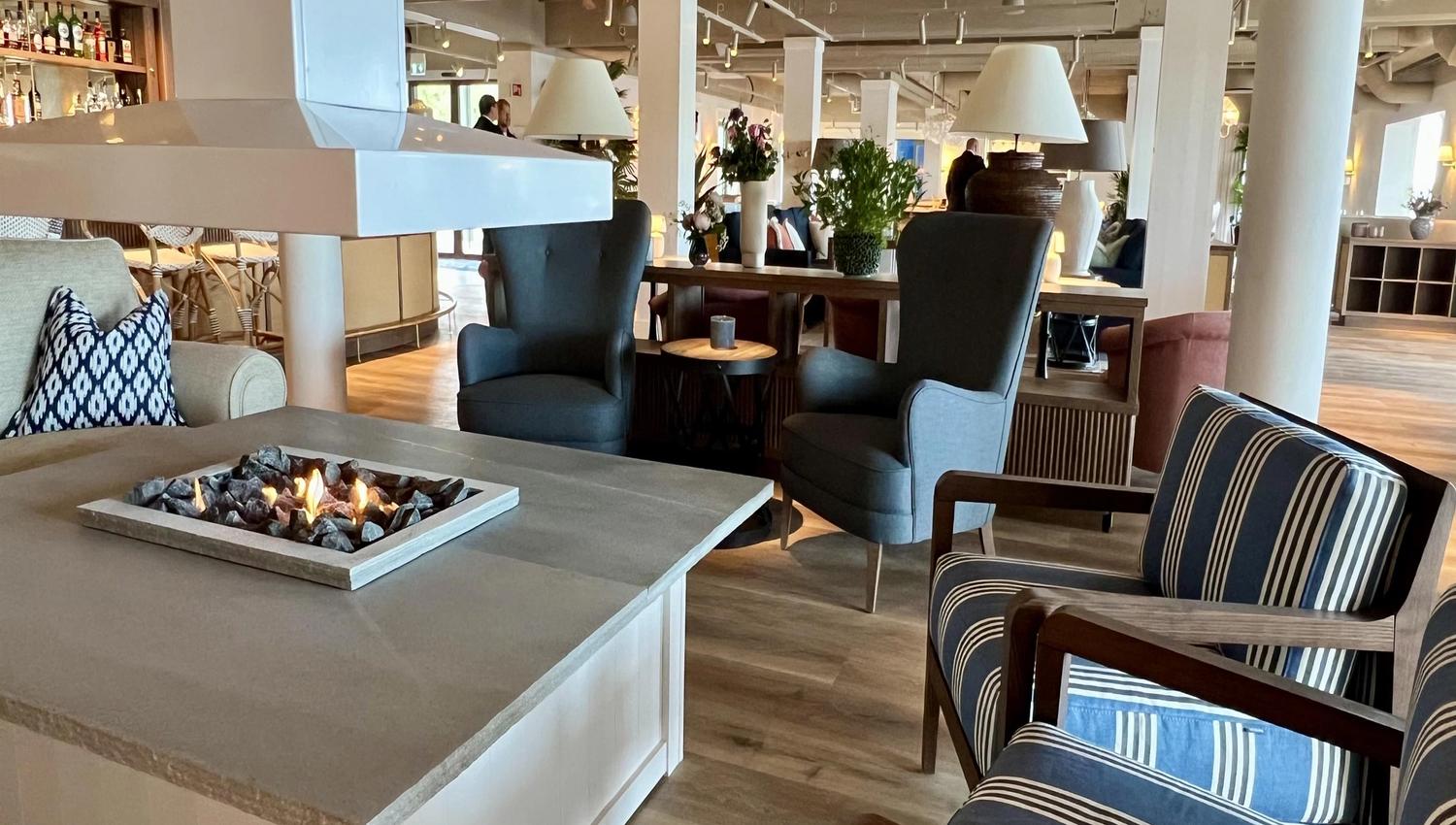 Hyggelig sitteområde med peis