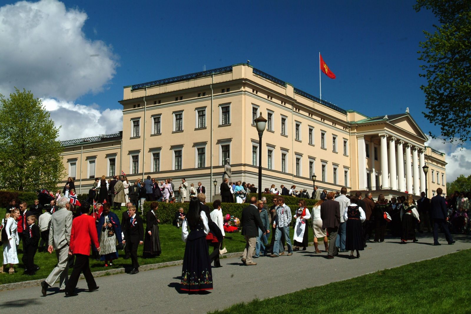 17 May in the castle park