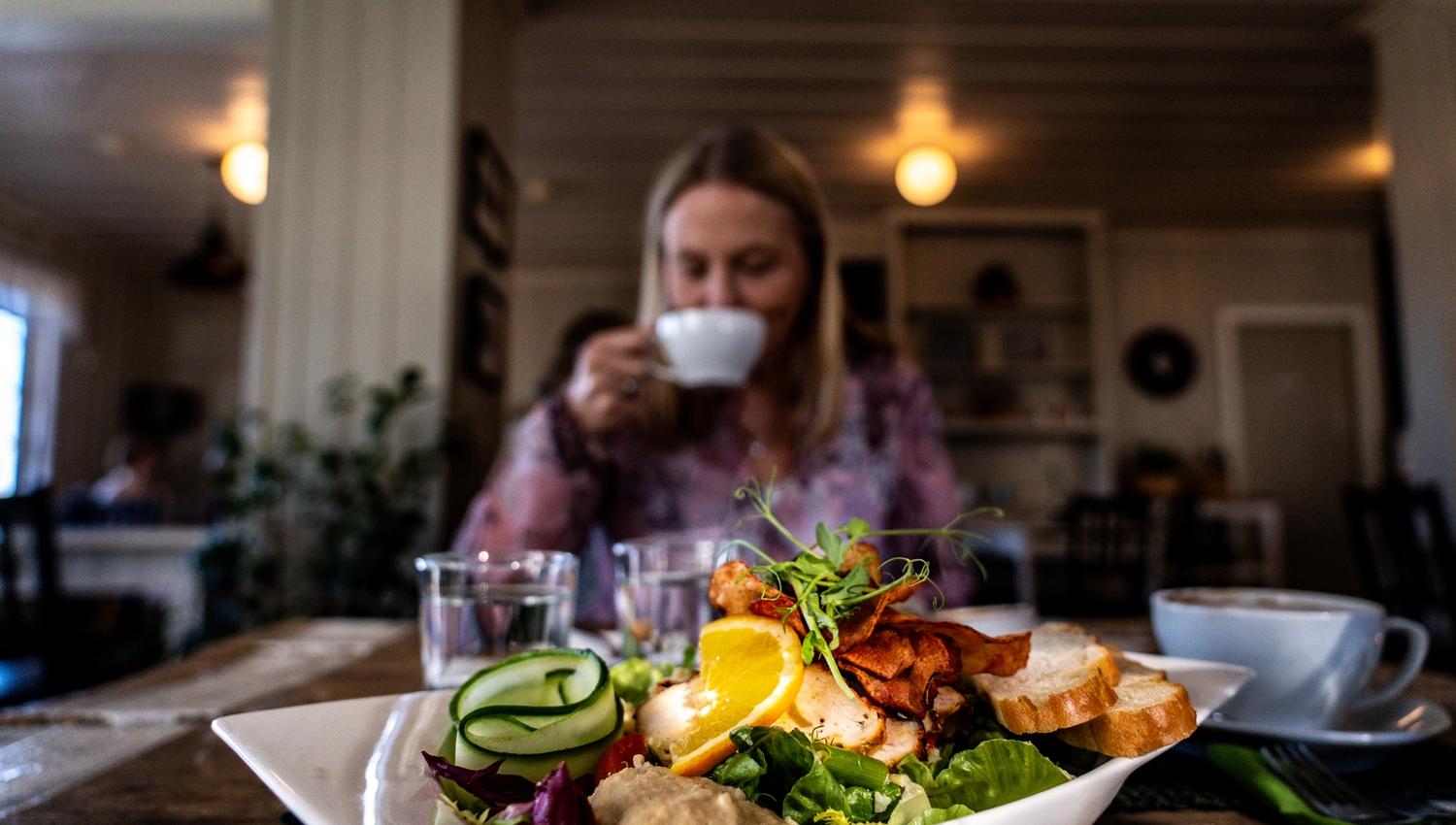 Gromt av Totensnacks, kafeen på Peder Balke-senteret