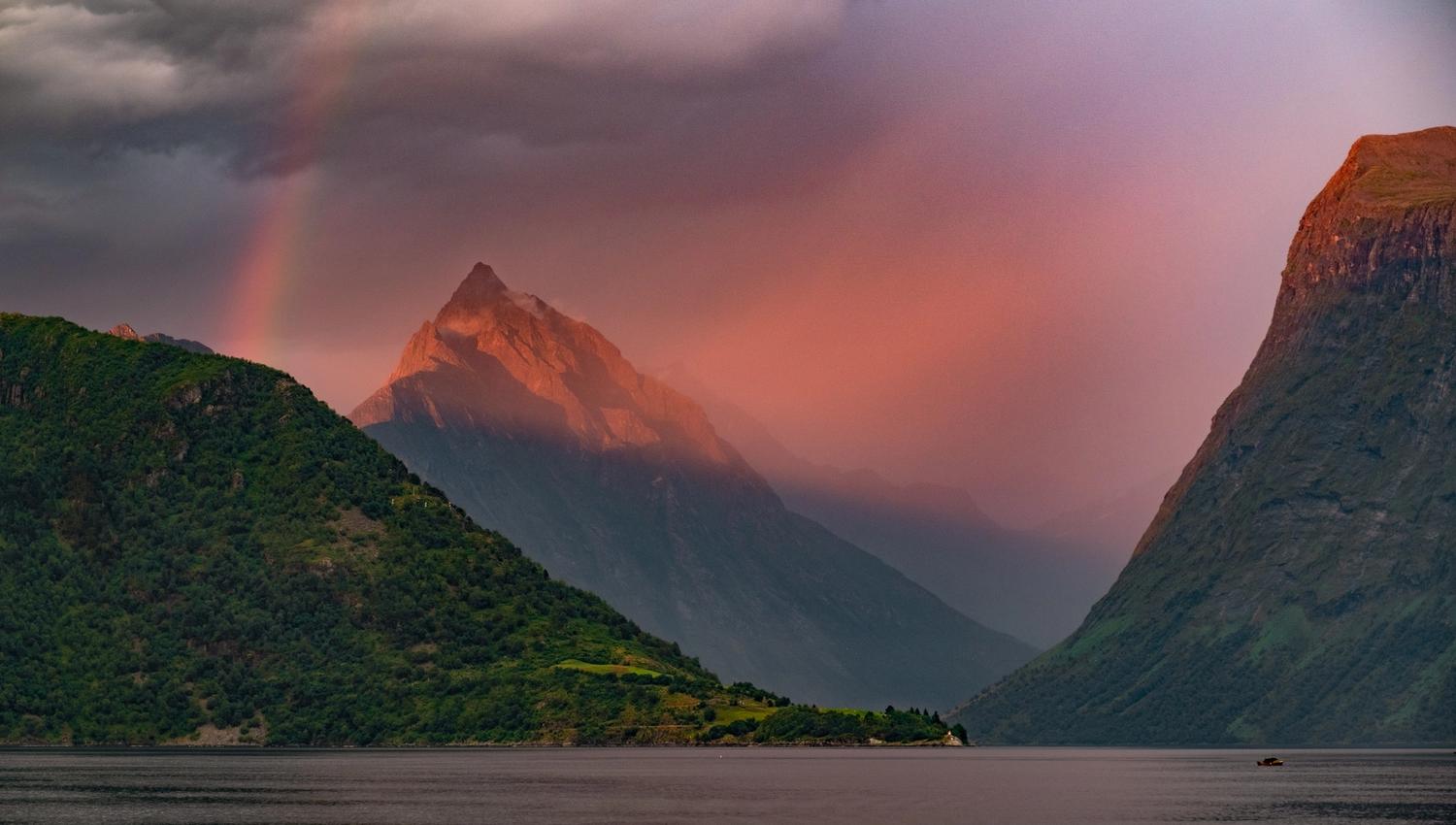 Fjordcruise i Hjørundfjorden