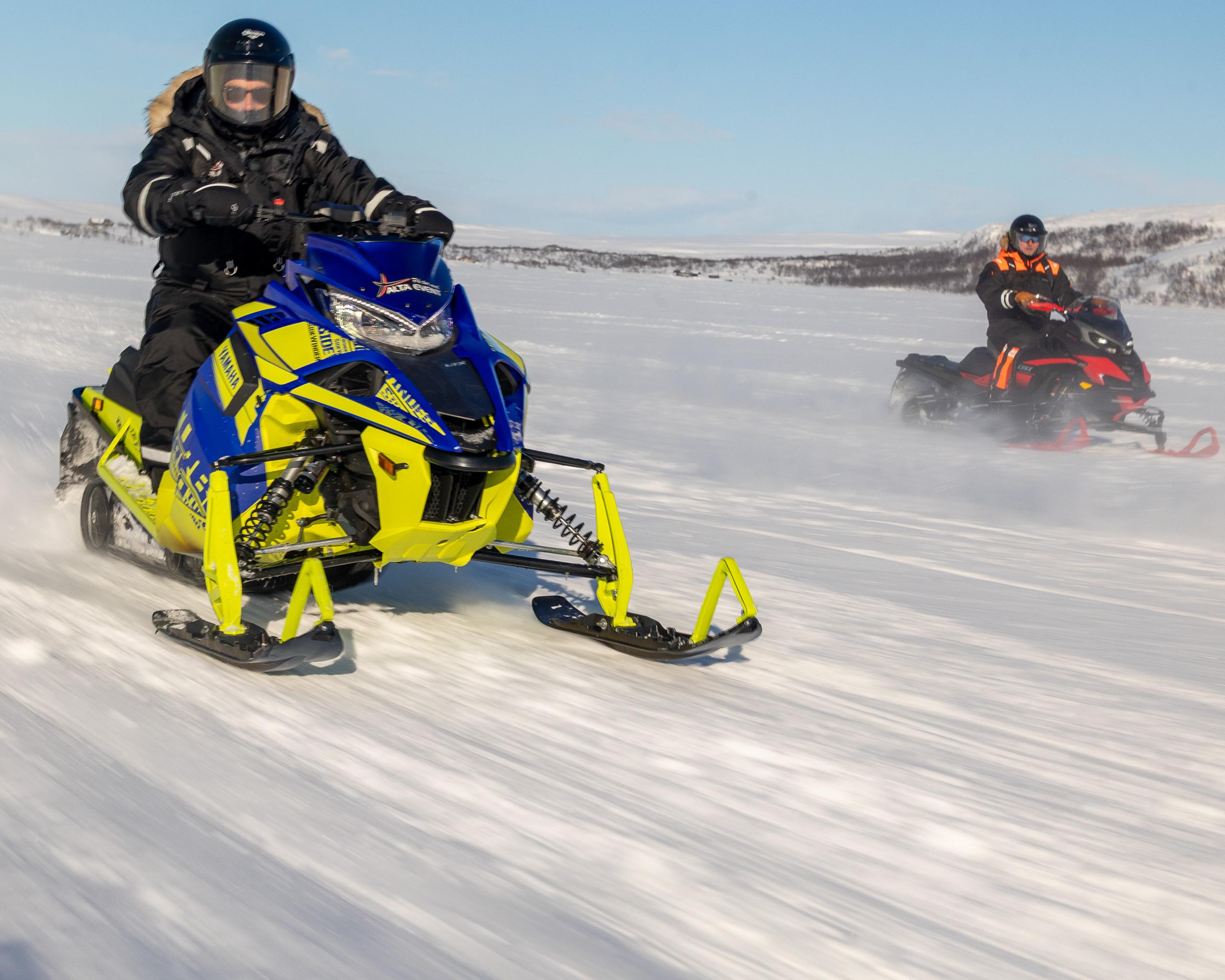 Snowmobile safari – the highway