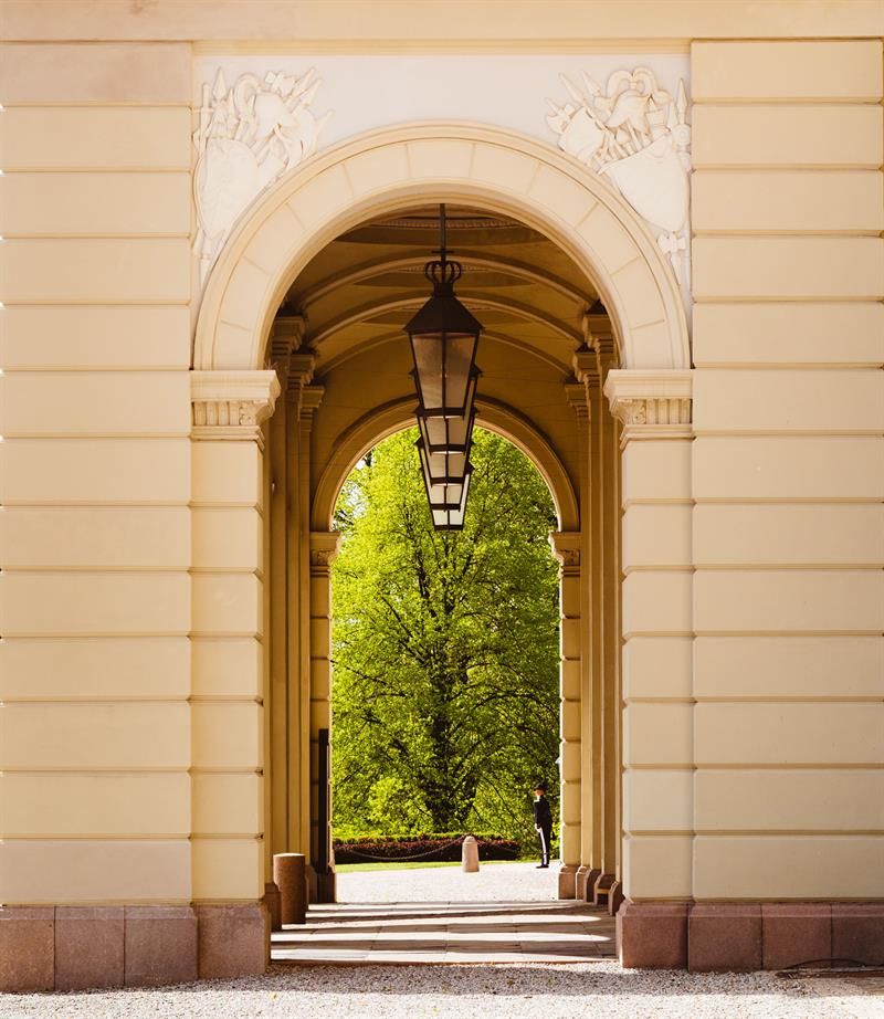 The entrance to the Palace seen from the side.