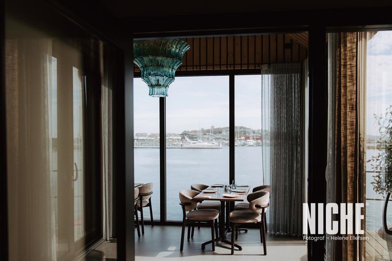 Kaikanten Restaurant with view to the guest harbour