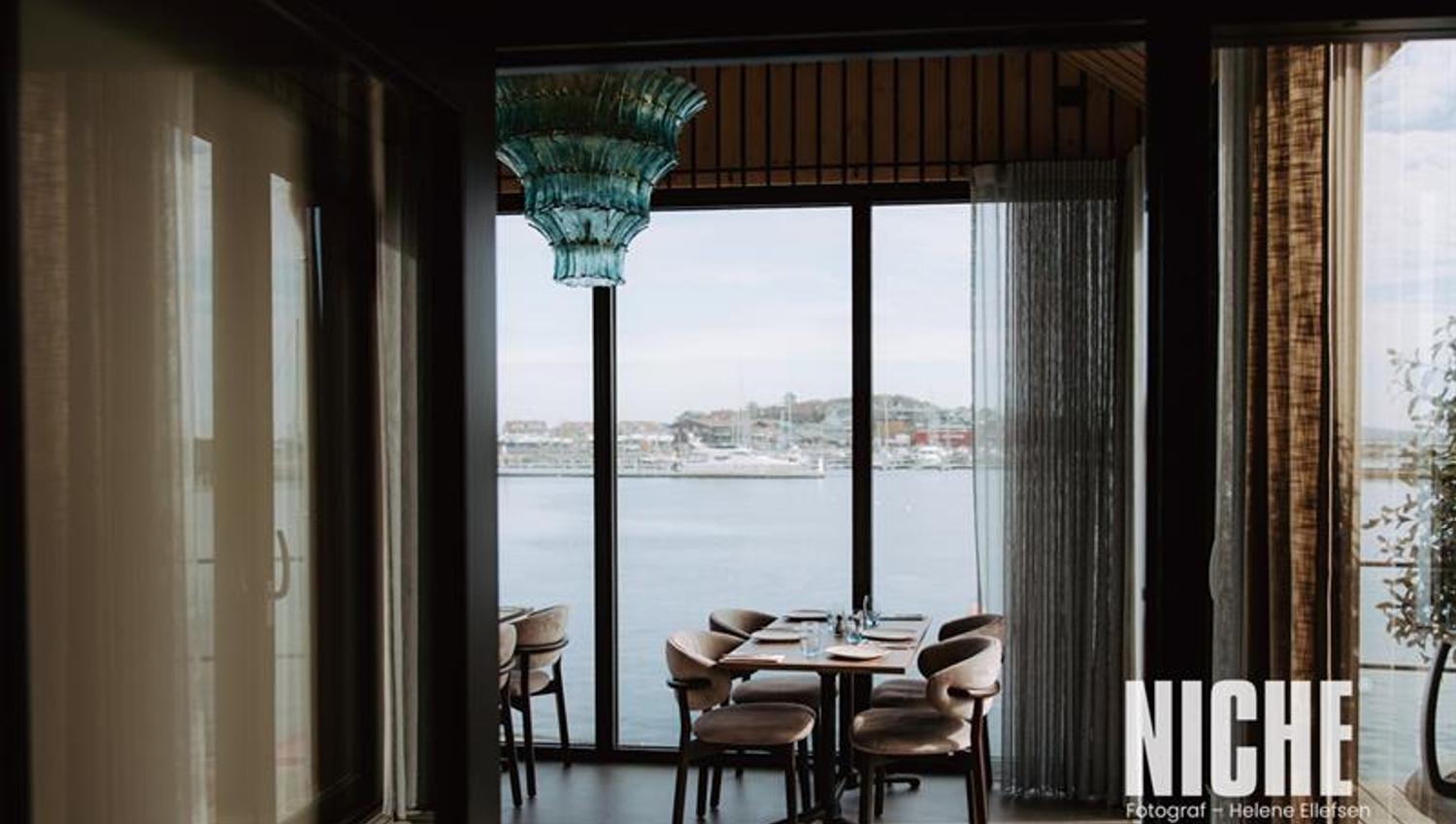 Kaikanten Restaurant with view to the guest harbour