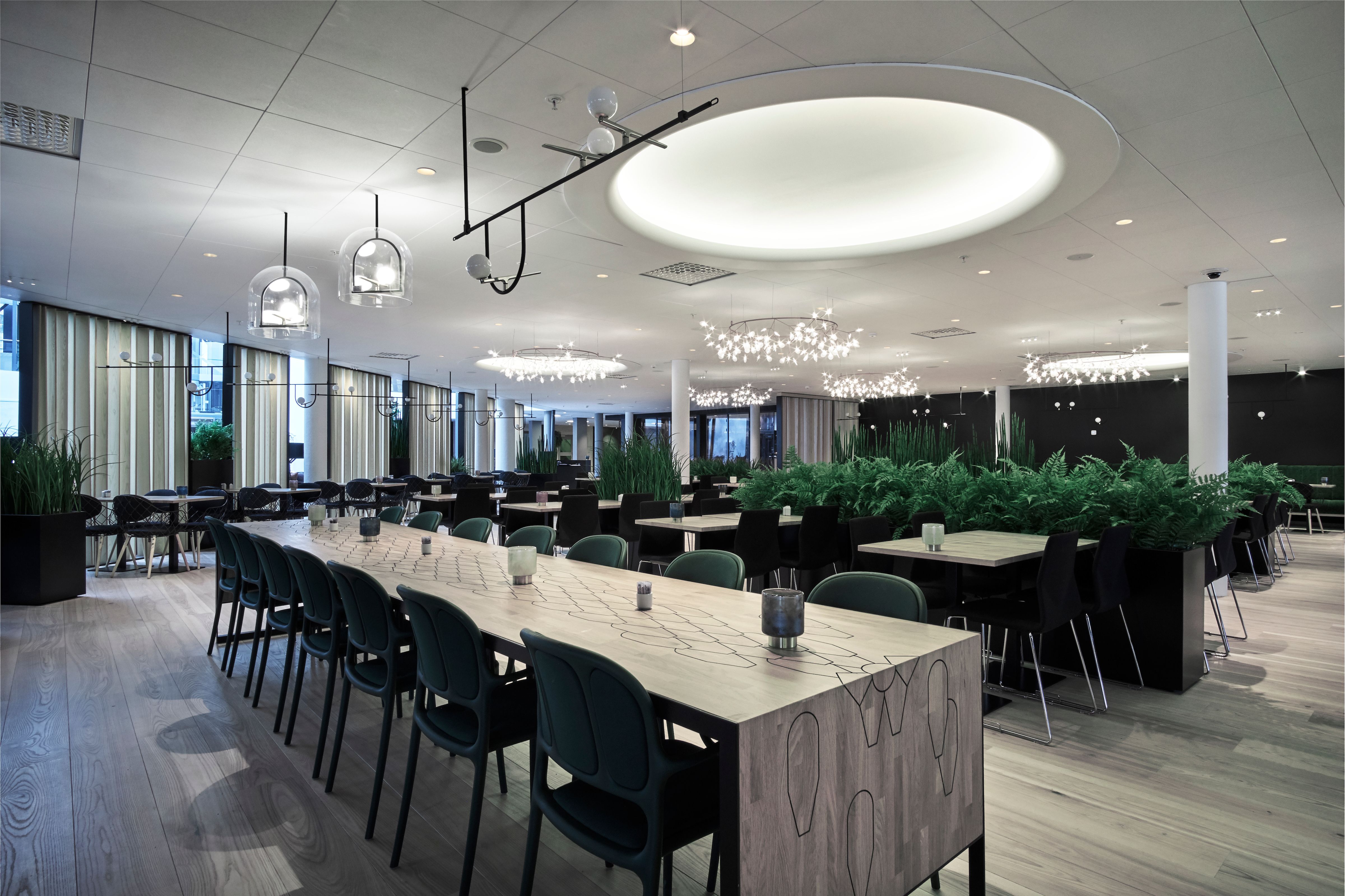 restaurant-green-view-tabel-breakfast-lunch