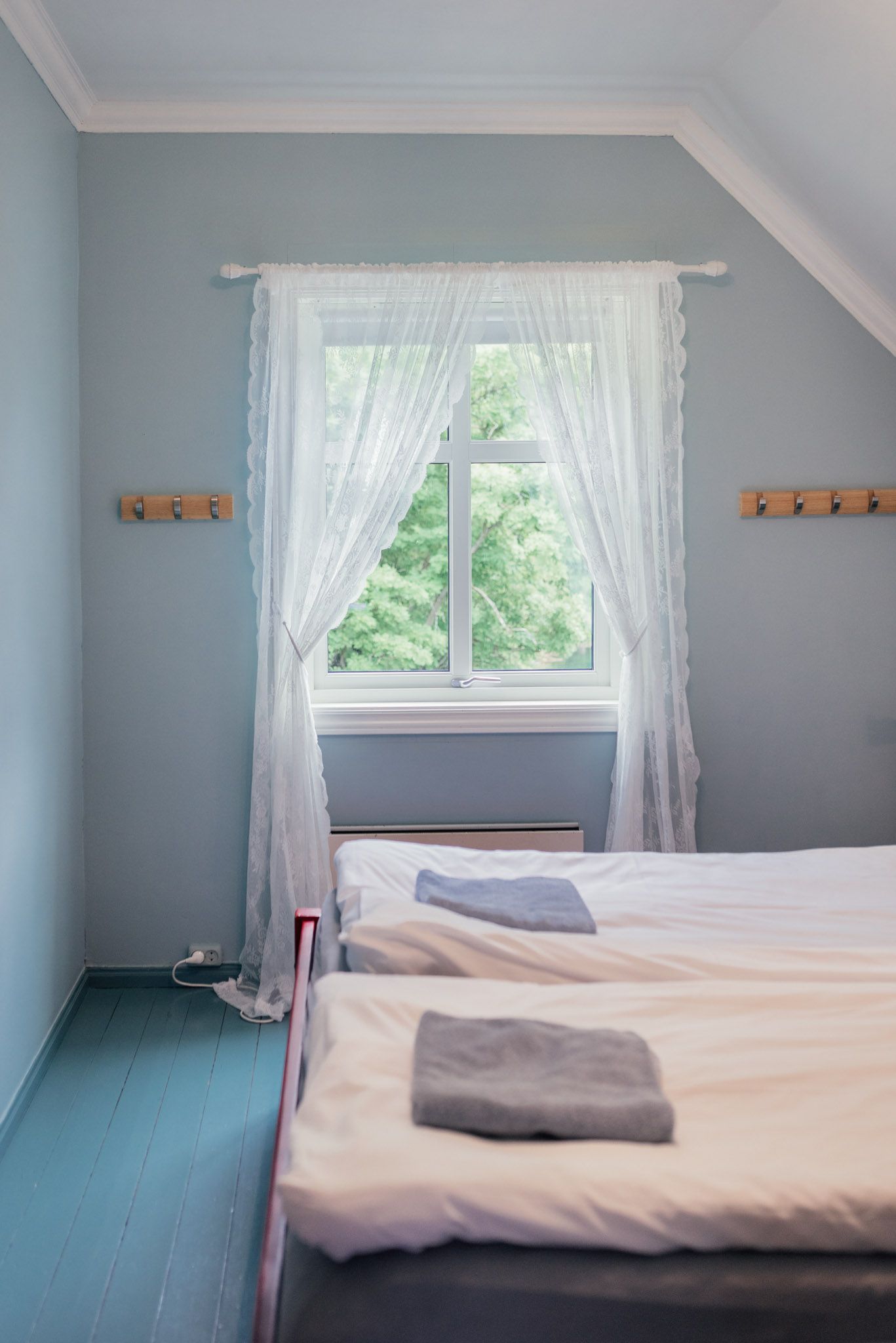 Bright and peaceful bedroom at Stana Farm – inspired by the colors of Norwegian nature and the fjord.