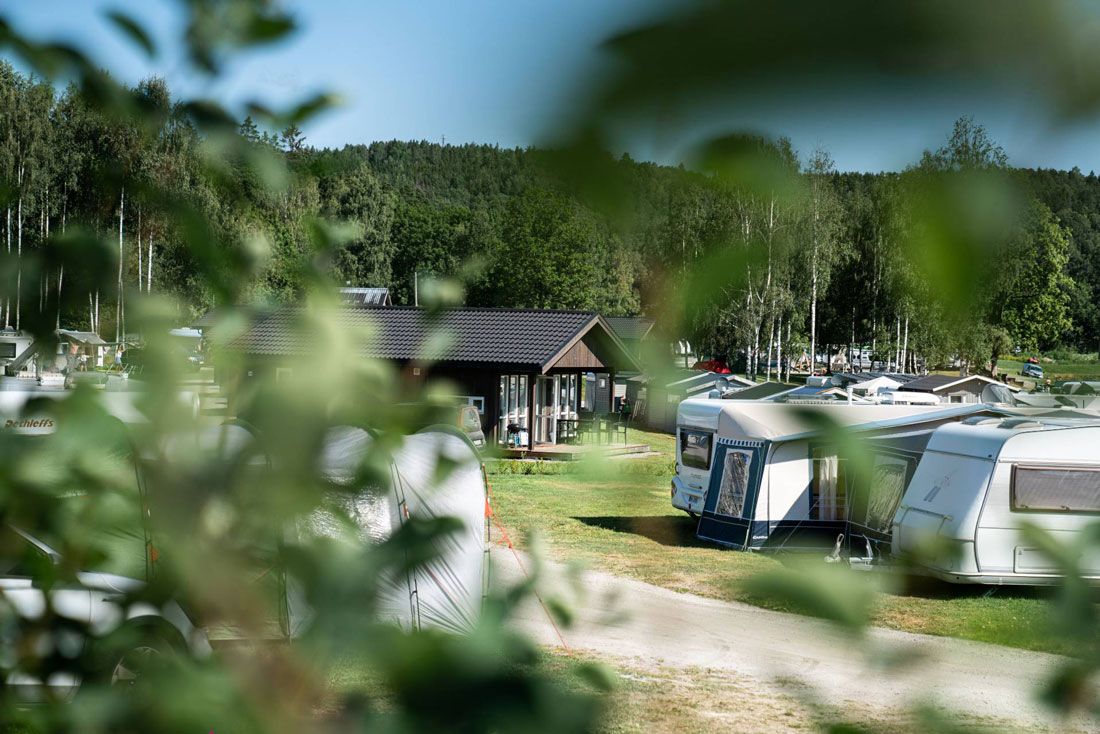 campingvogn og hytte på Beverøya Camping