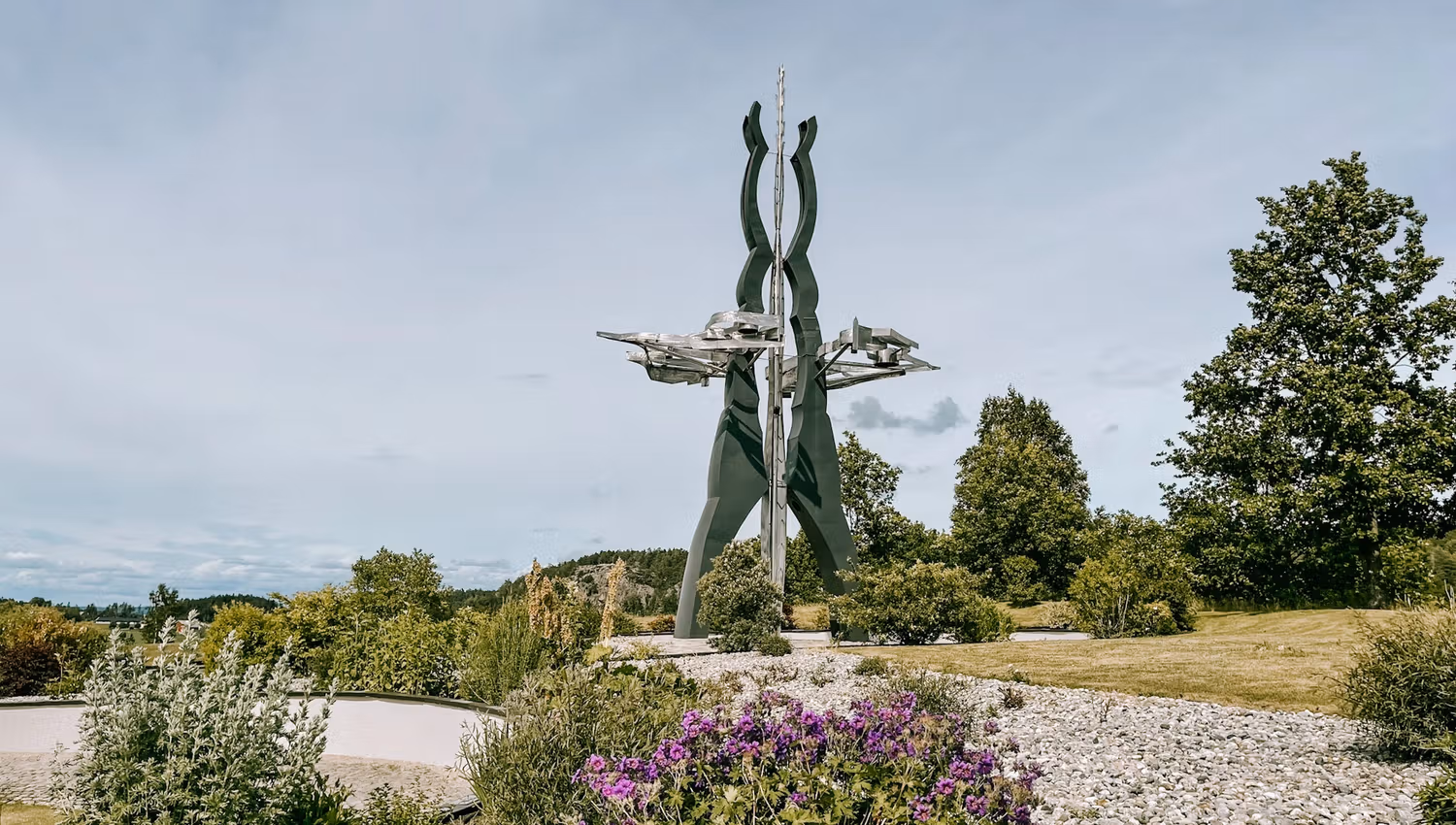 The sensory garden and the sculpture Ode to the Light at Storedal Cultural Center. Photo