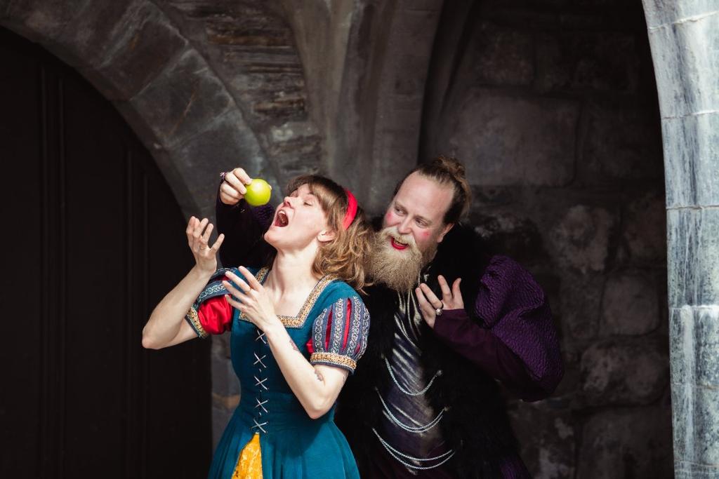 Snow White and the Internet Troll