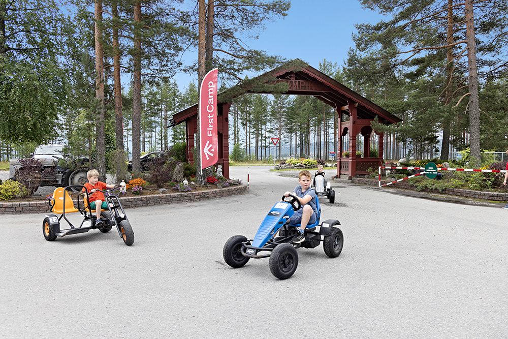 Tråbiler, populær aktivitet hos First Camp Bø.