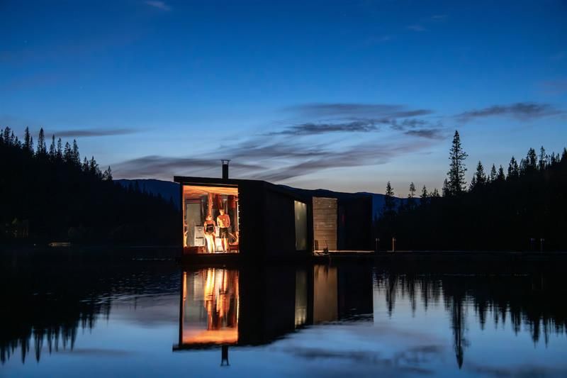 floating sauna at Gausta in the evening