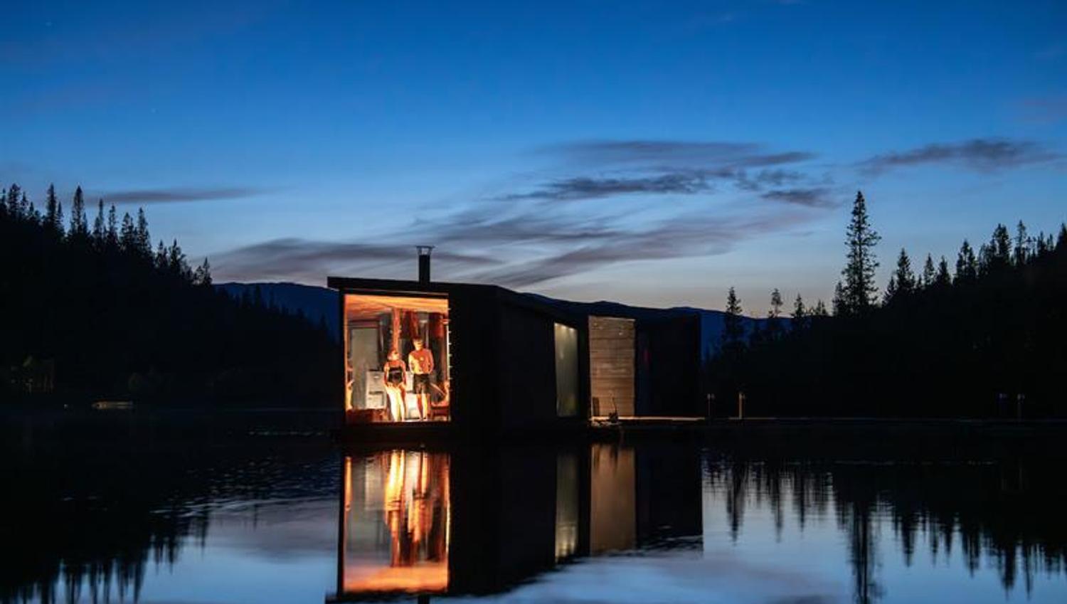 floating sauna at Gausta in the evening