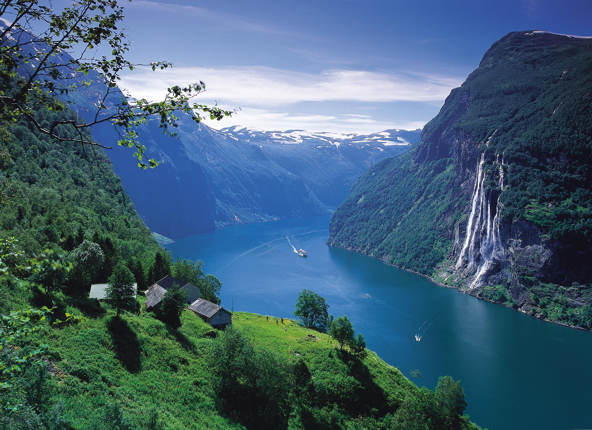 View from Skageflå to The Seven Sisters waterfall