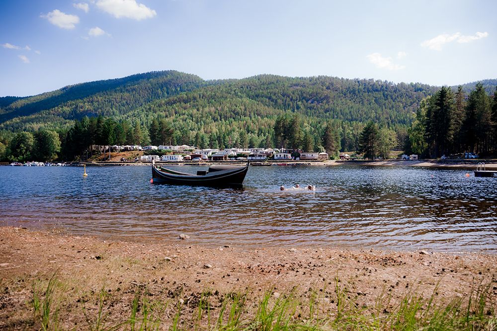 Seljordvatn og Telnessanden camping i bakgrunn