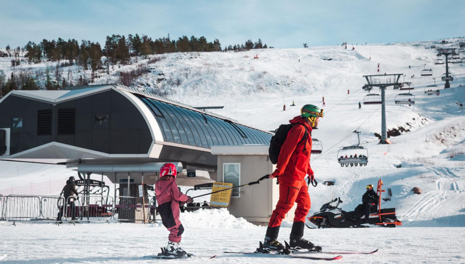 mann and child at Gautefall ski center