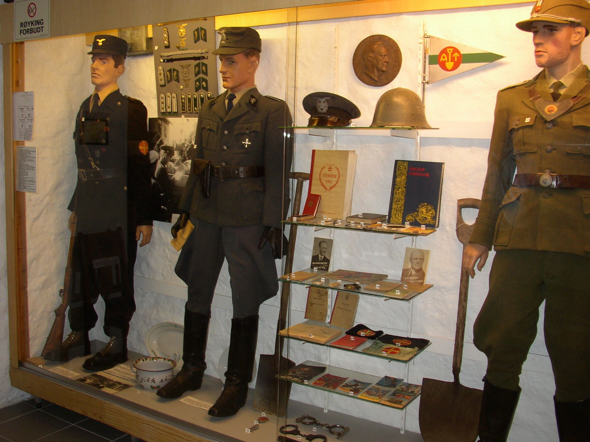 military memorabilia 