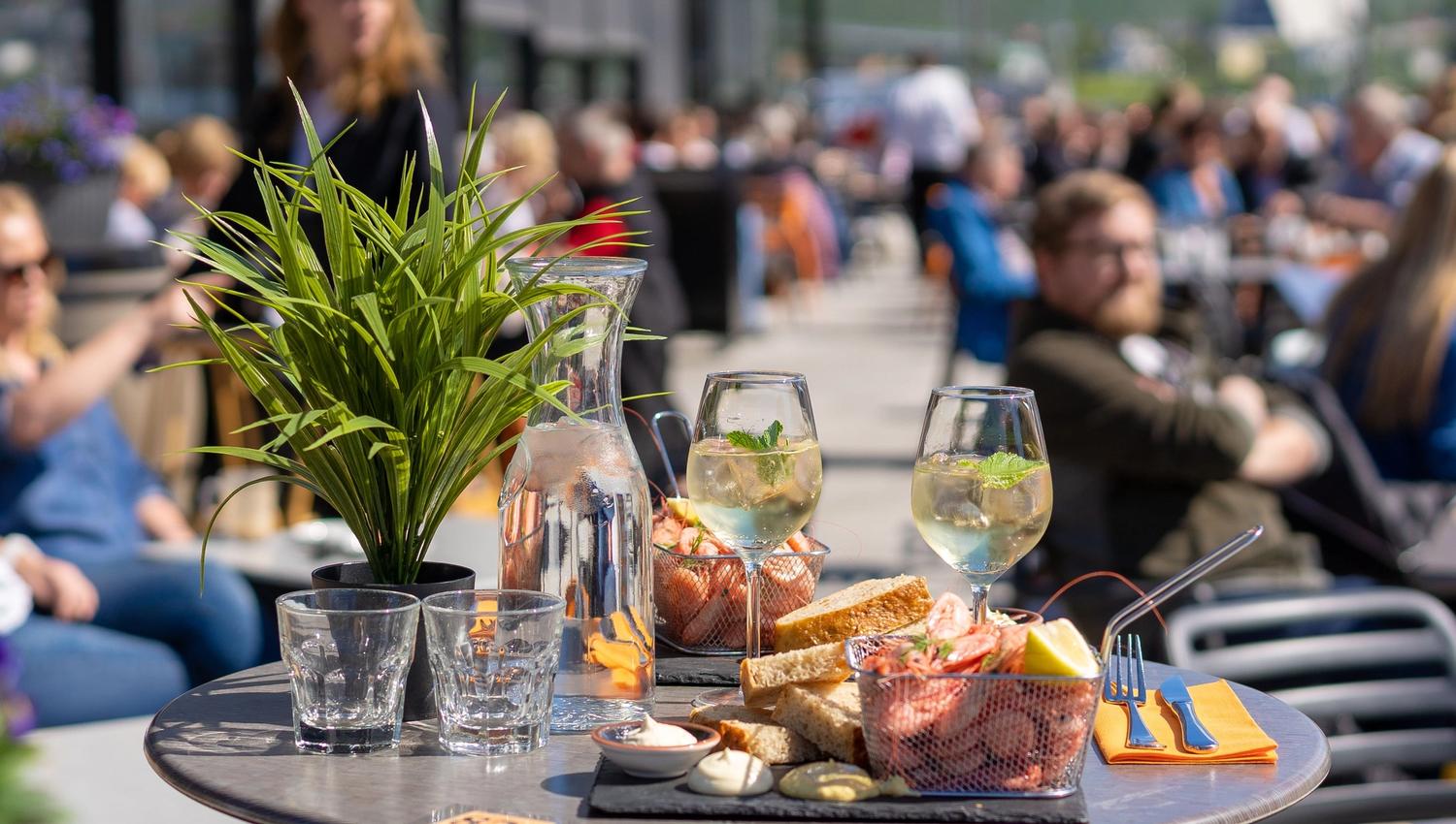 Rekesmørbrød på uteservering