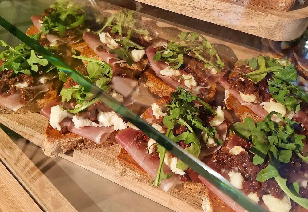 Fyresdal_-smørebrød-på-Kafe-Hvelvet_1000x689