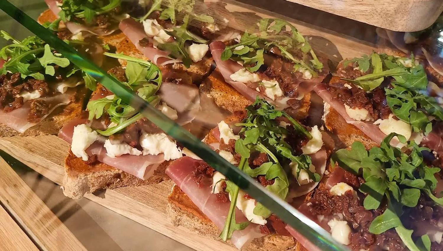 Fyresdal_-smørebrød-på-Kafe-Hvelvet_1000x689