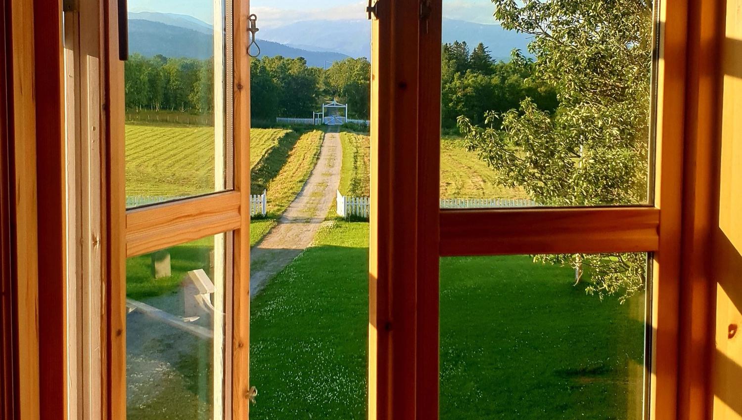 utsikt over landlig område i soloppgang