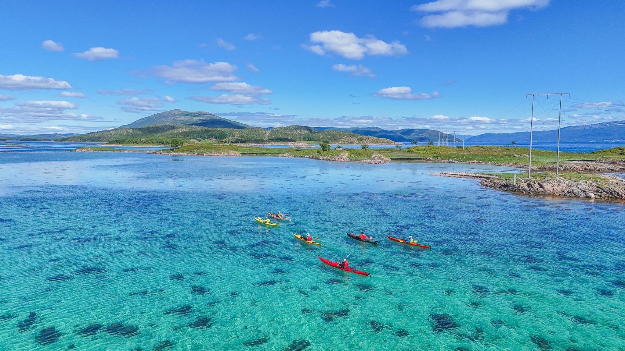 Guidet kayaking in the beautiful fjords near Ånderdalen National Park
