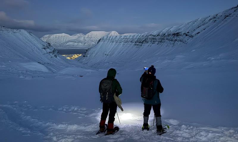Svalbard glacier hike - Arctic Adventure from Longyearbyen - Backyard Svalbard