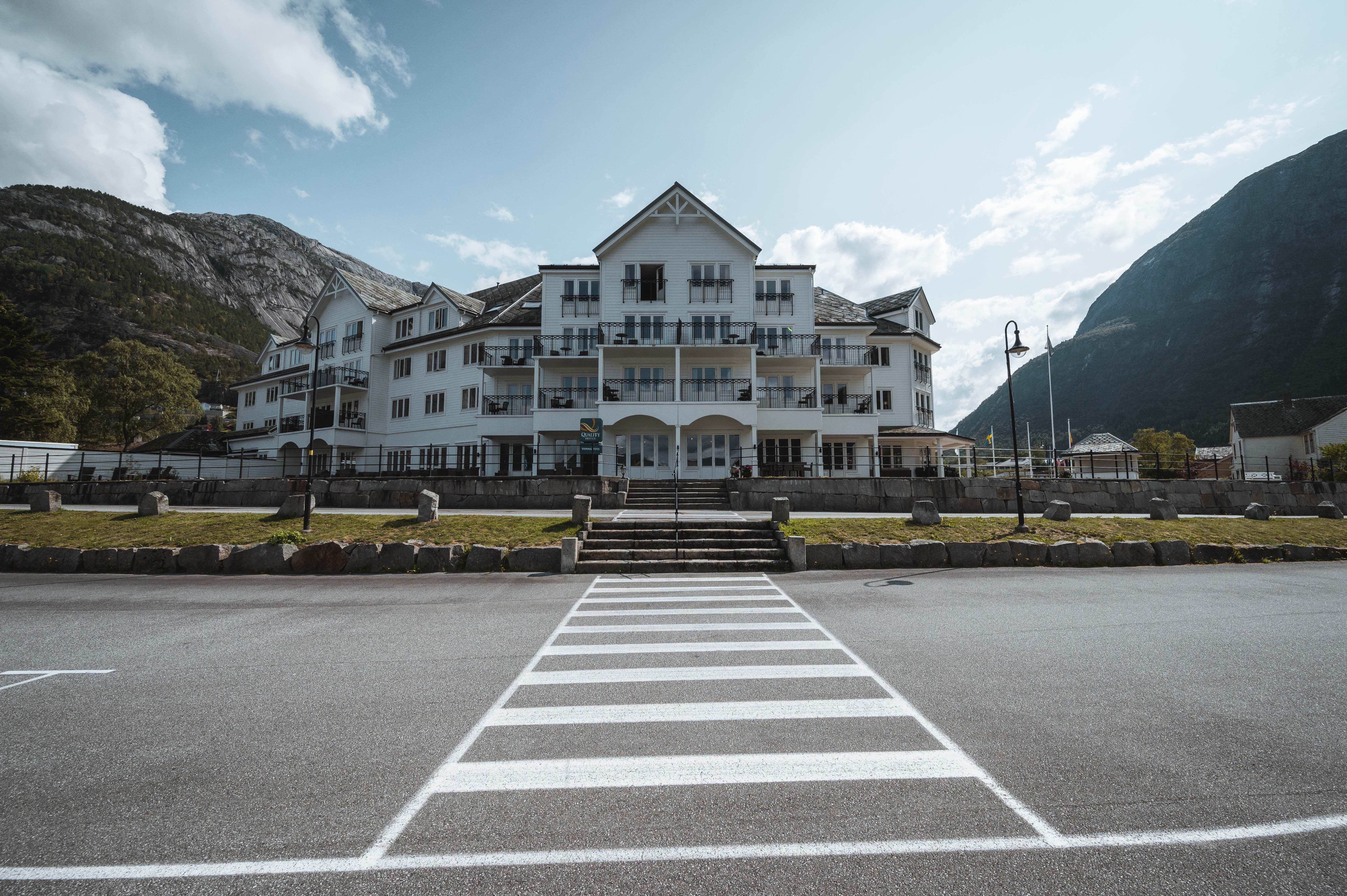 Vøringfoss Hotel seen from the harbour area on a sunny day.