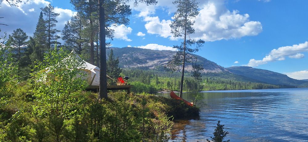 Glampingtelt rett ved vannet
