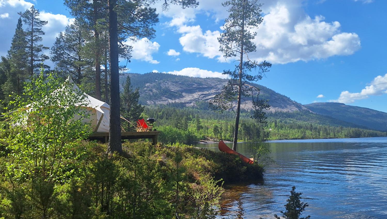 Glampingtelt rett ved vannet