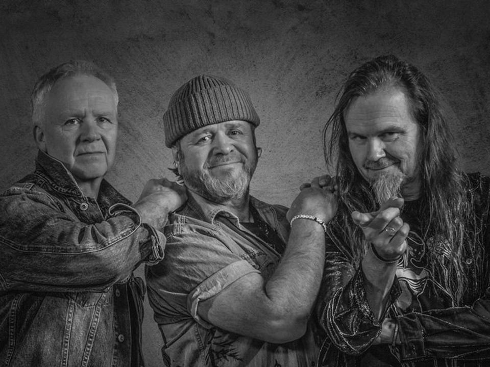 Return (trio) at Ladekaia