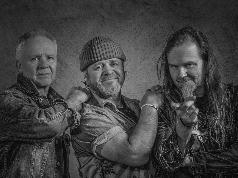 Return (trio) at Ladekaia