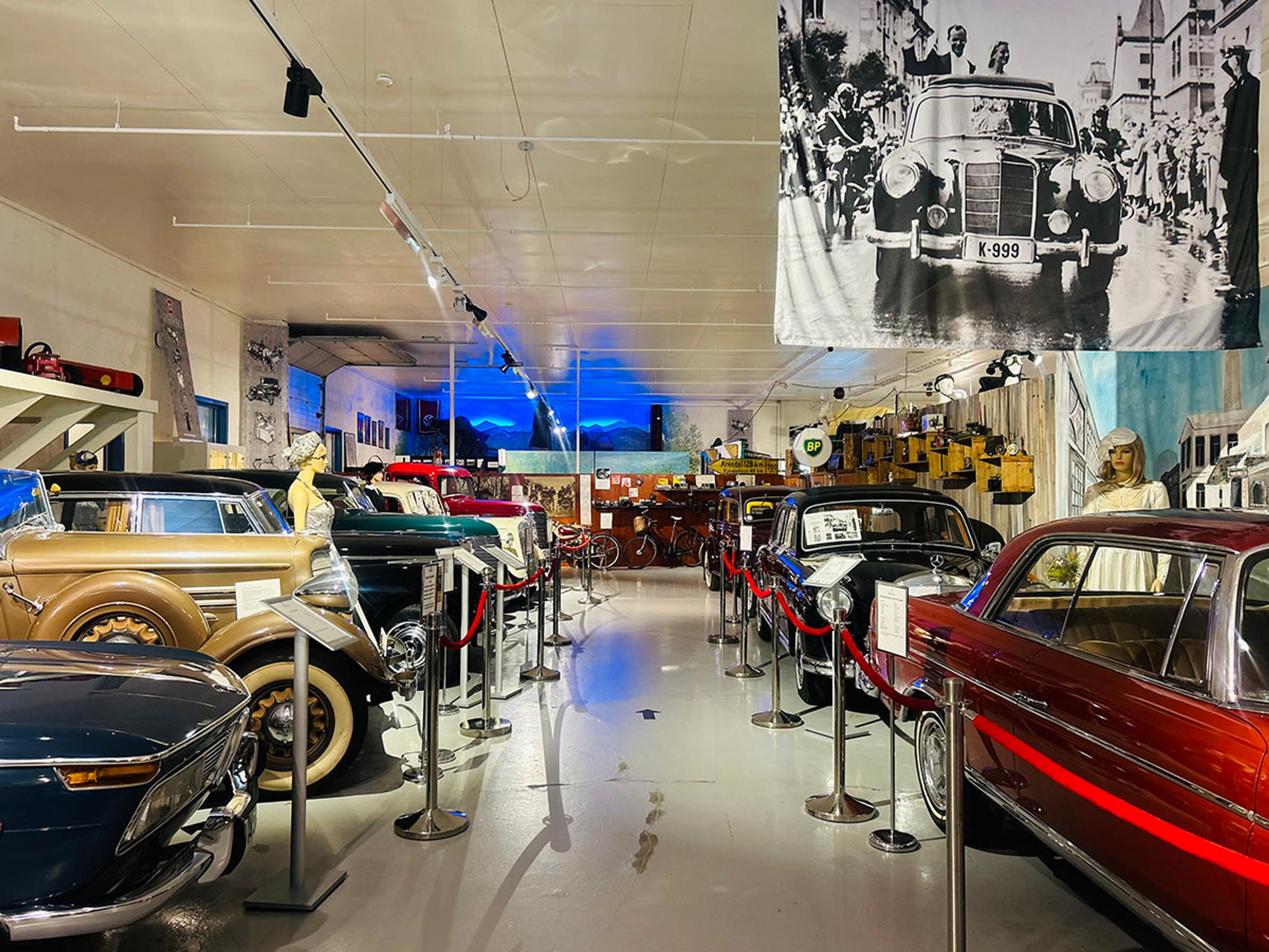 utstilling av biler på Z-Musuem i Nissedal