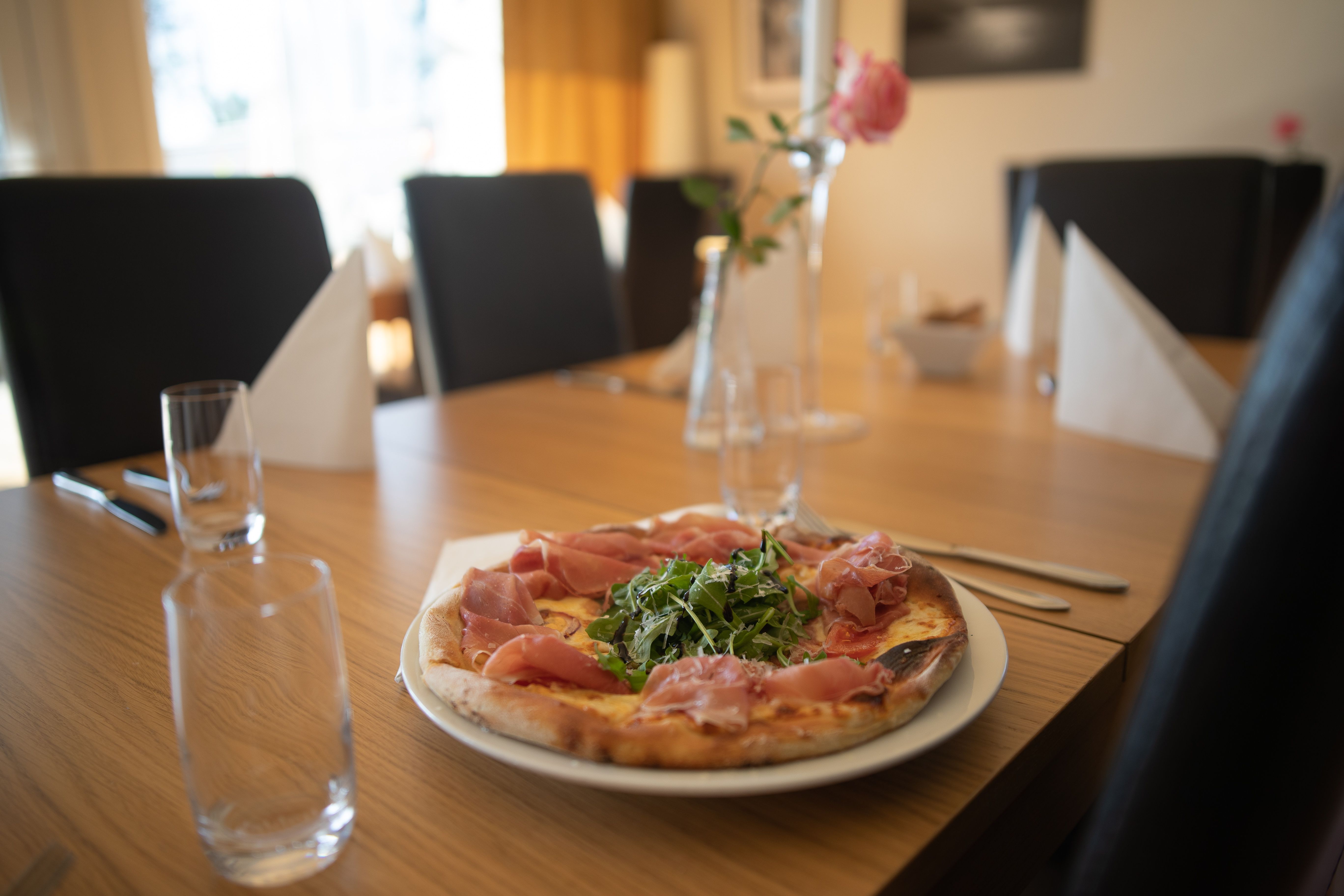 Smak den populære pizzaen deira