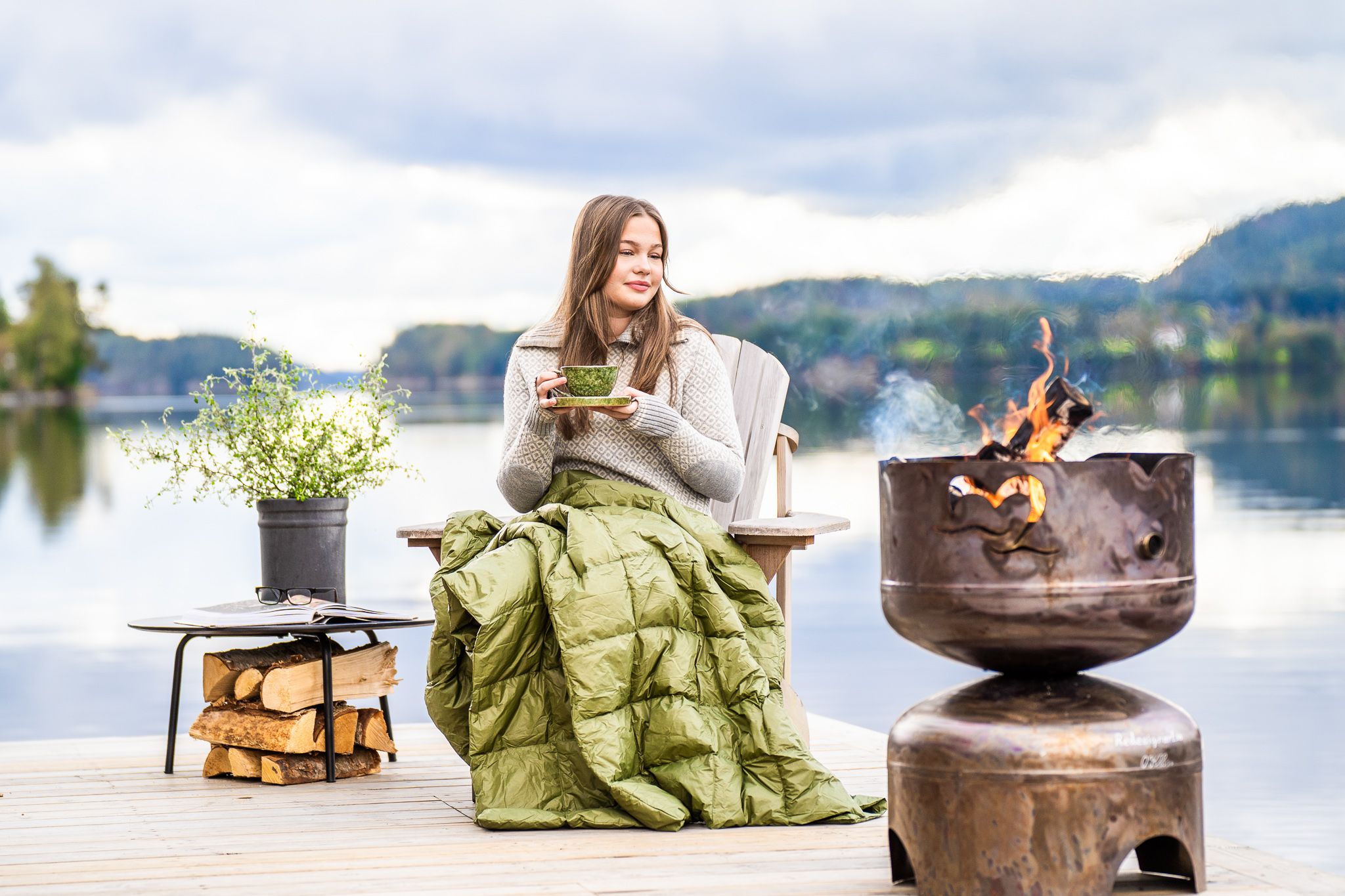 Woman drinking coffee outdoores