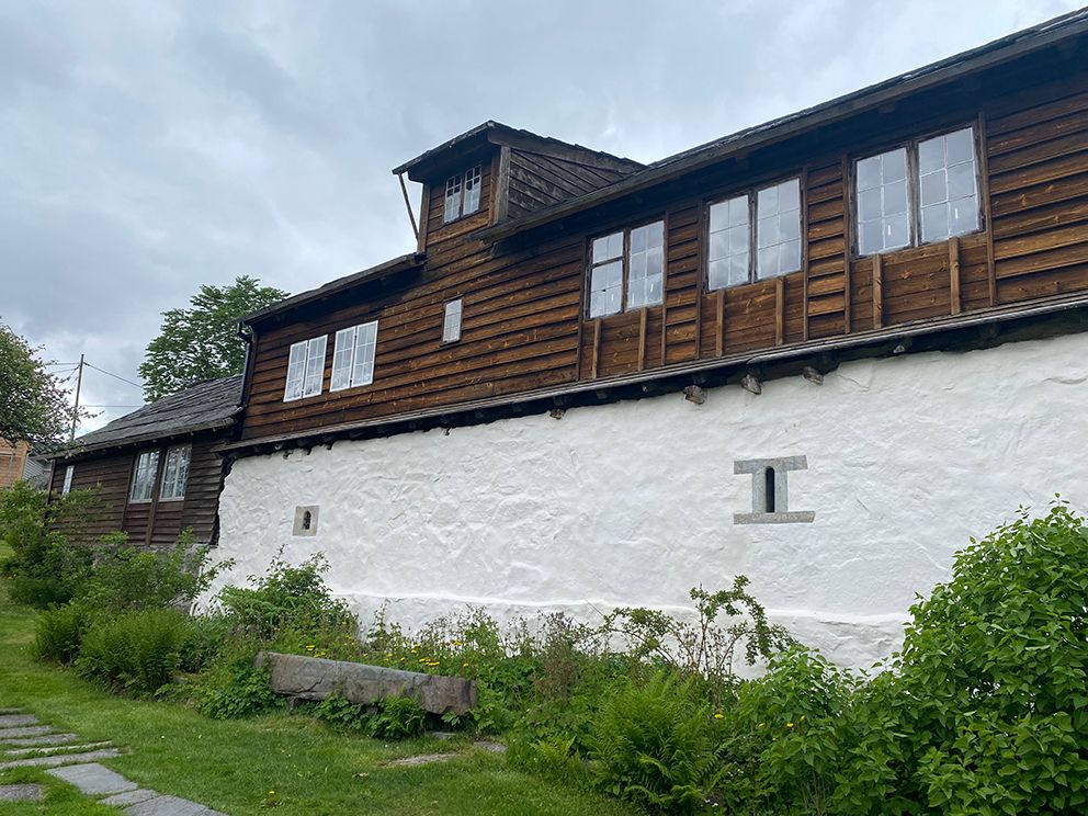 One of the larger buildings at Agatunet 