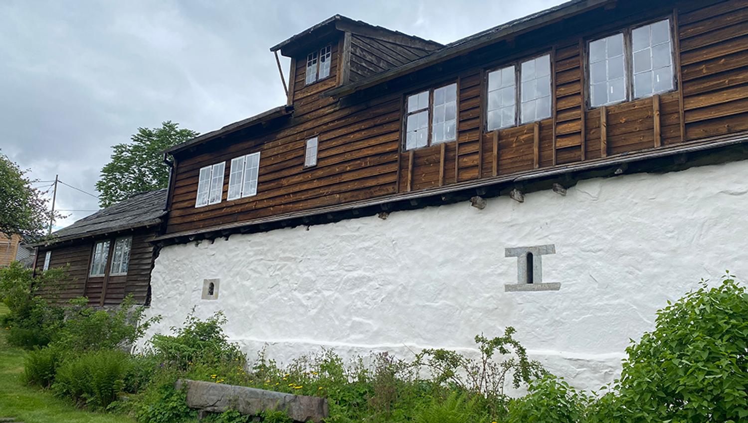 One of the larger buildings at Agatunet