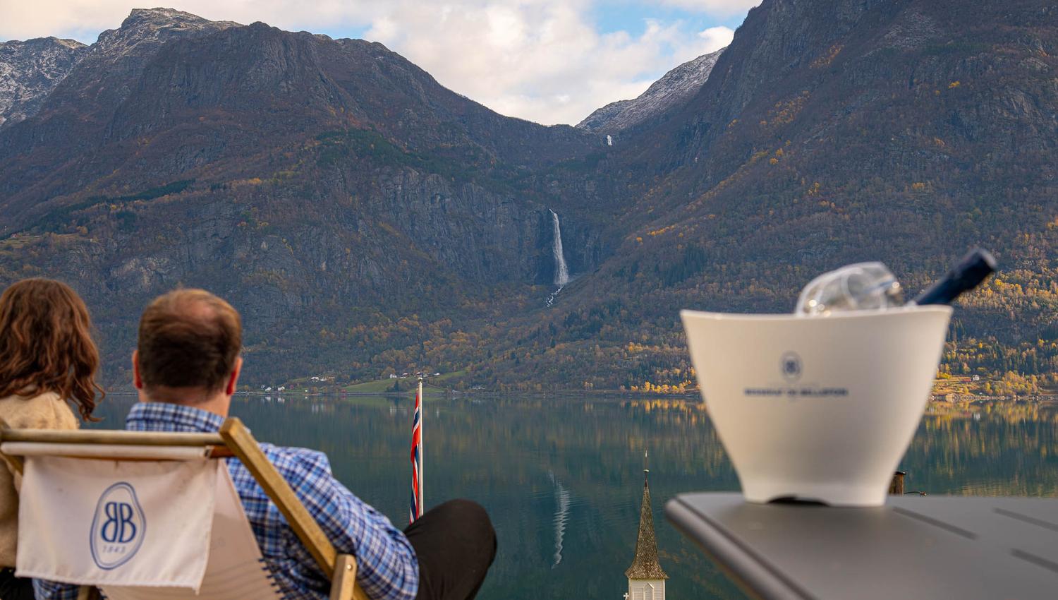 Fjordspeilet, Luster