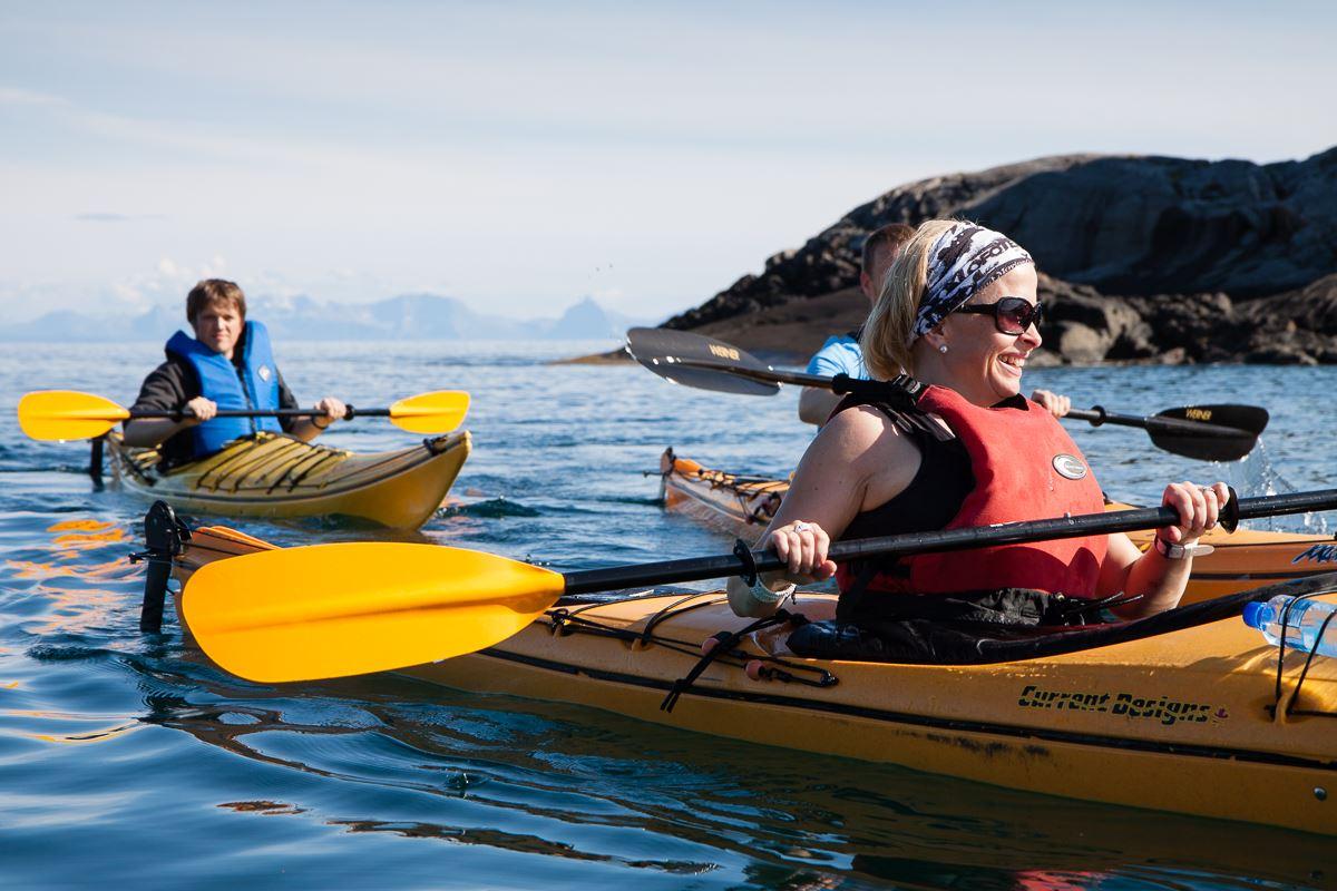 Guided kayak trip from Henningsvær