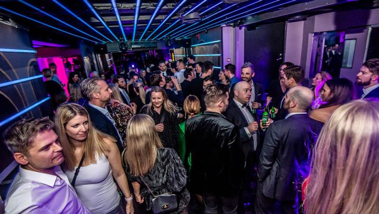 mennesker på dansegulvet
