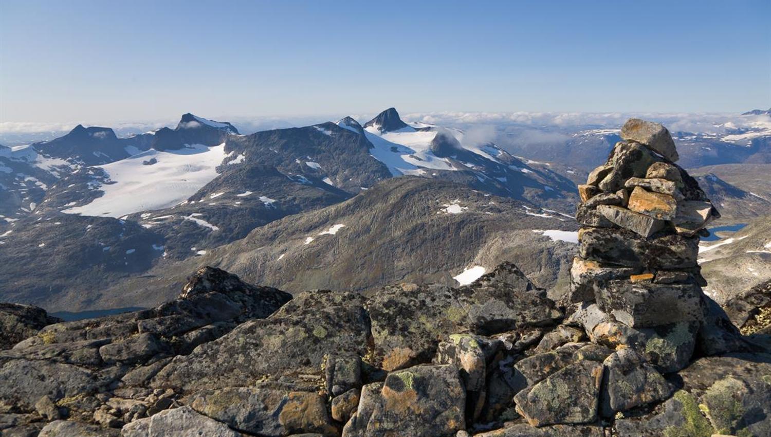 Uranostinden (2048 moh), Falketind (2067 moh), Stølsnostinden (2174 moh)