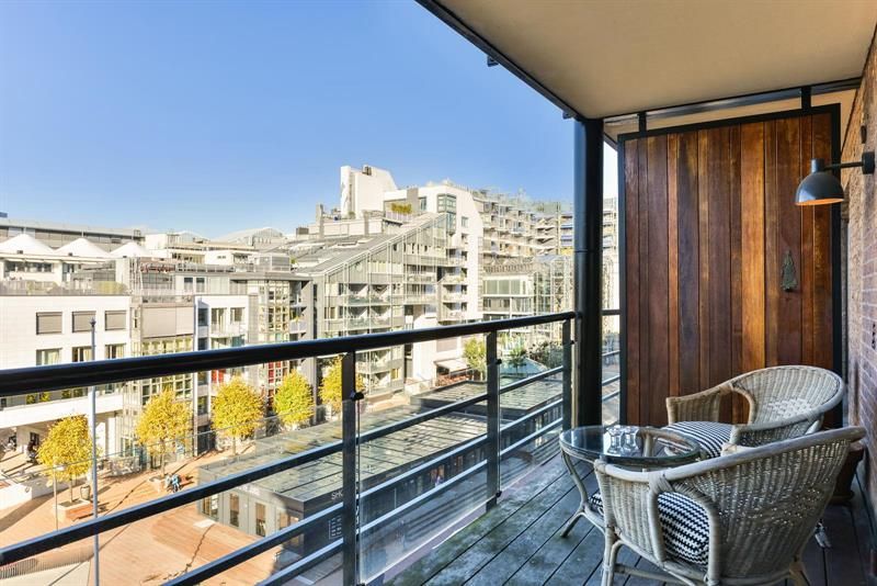 Balcony with seating and views towards Oslo