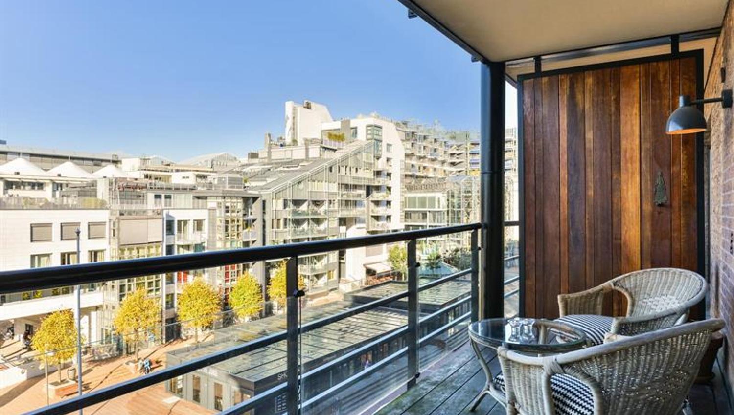Balcony with seating and views towards Oslo