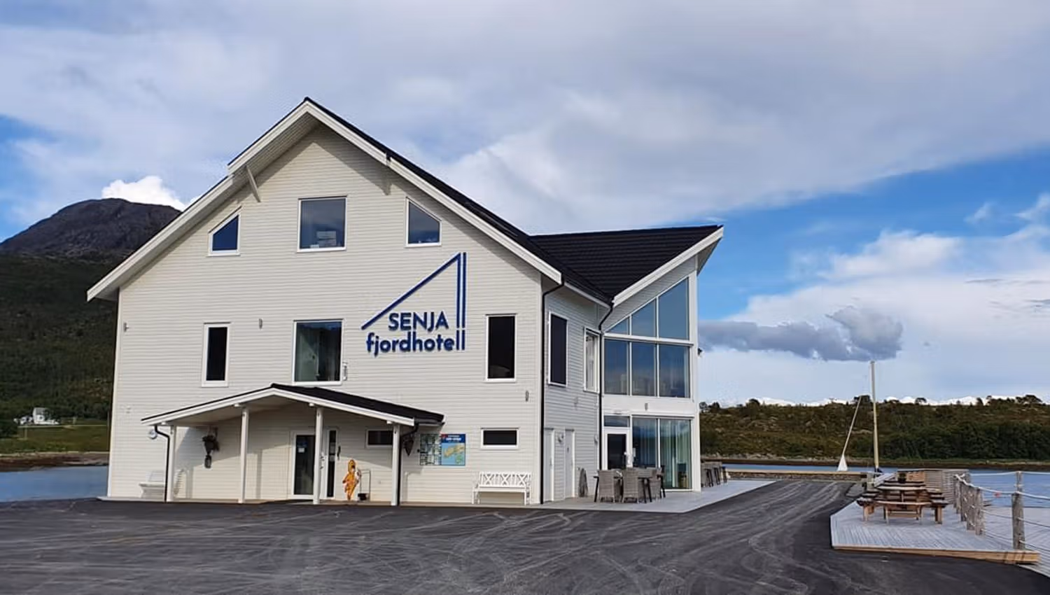 outdoor photo of the hotel